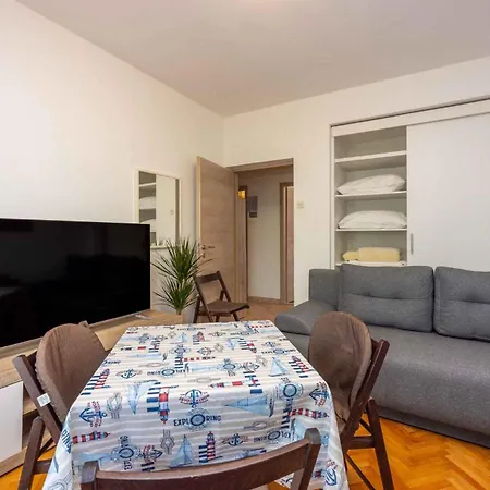 In 45033 Apartment Dramalj
